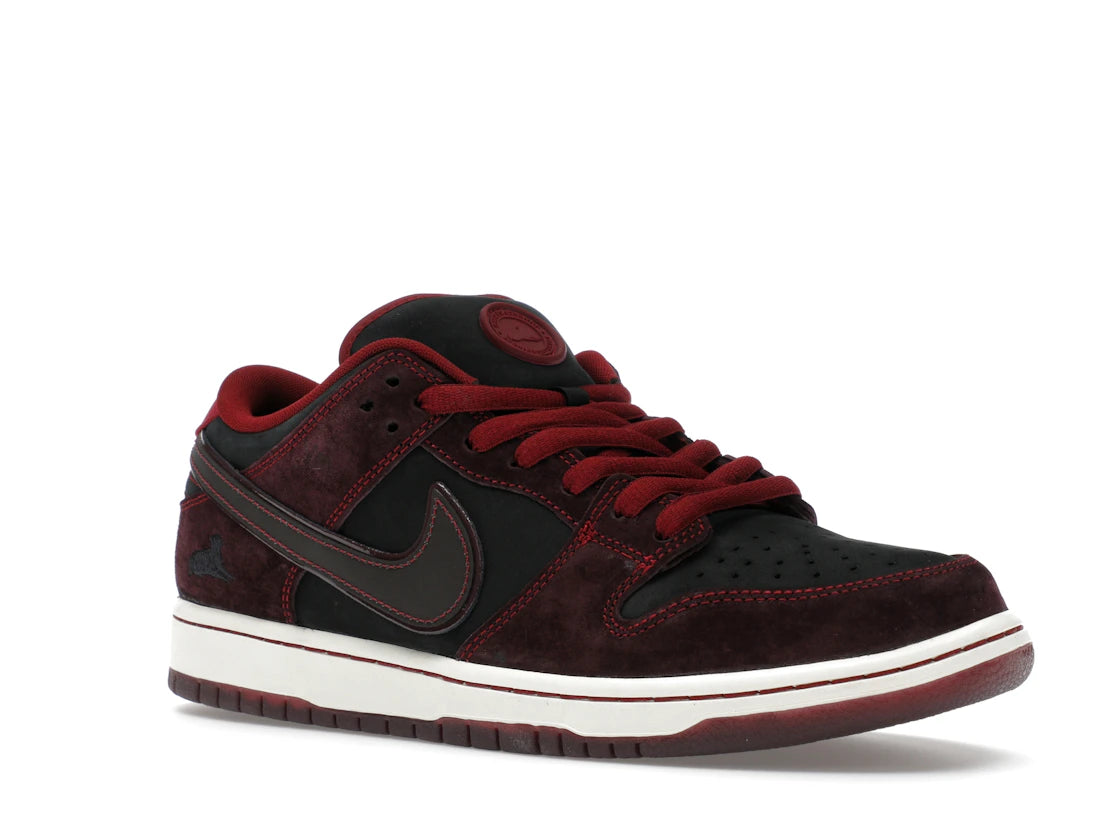 Nike SB Dunk Low Riot Skateshop