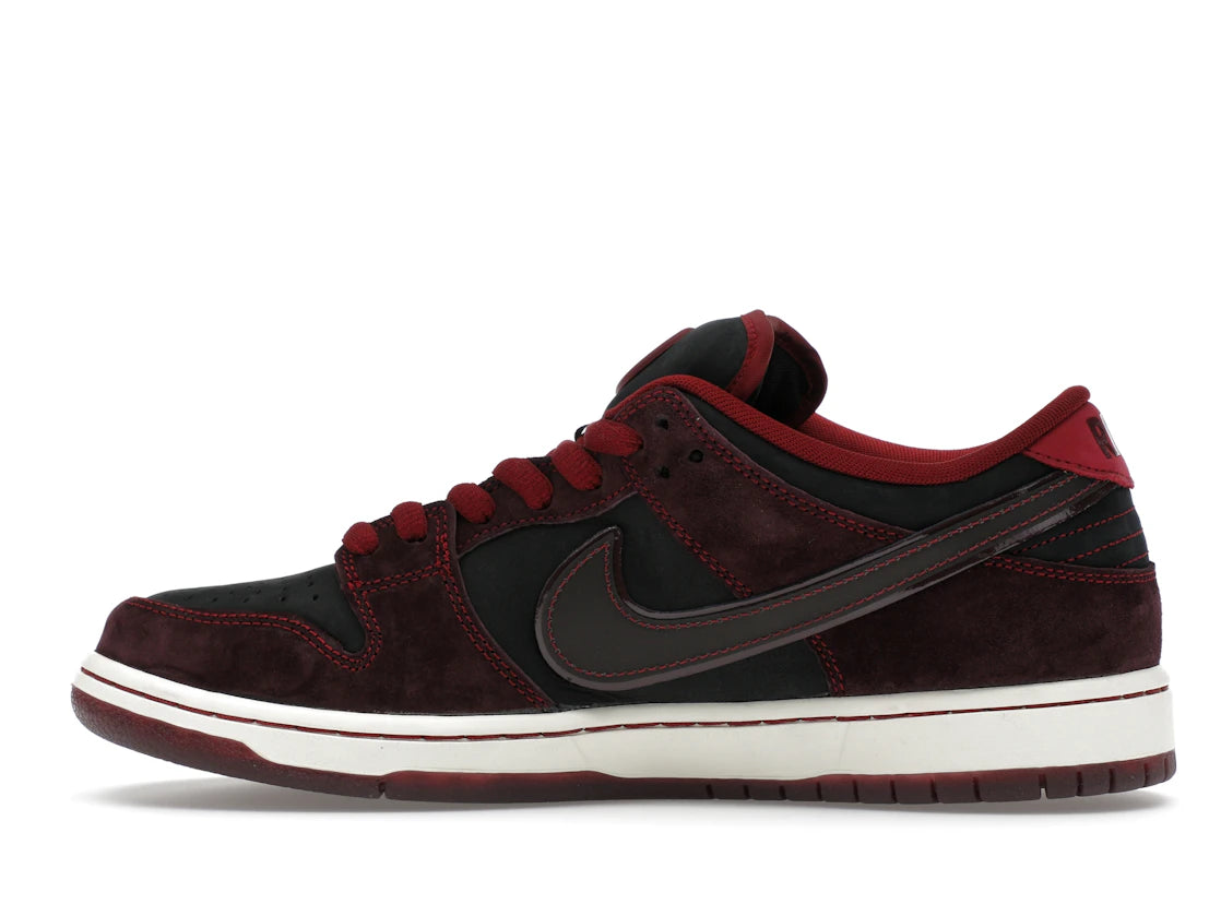 Nike SB Dunk Low Riot Skateshop